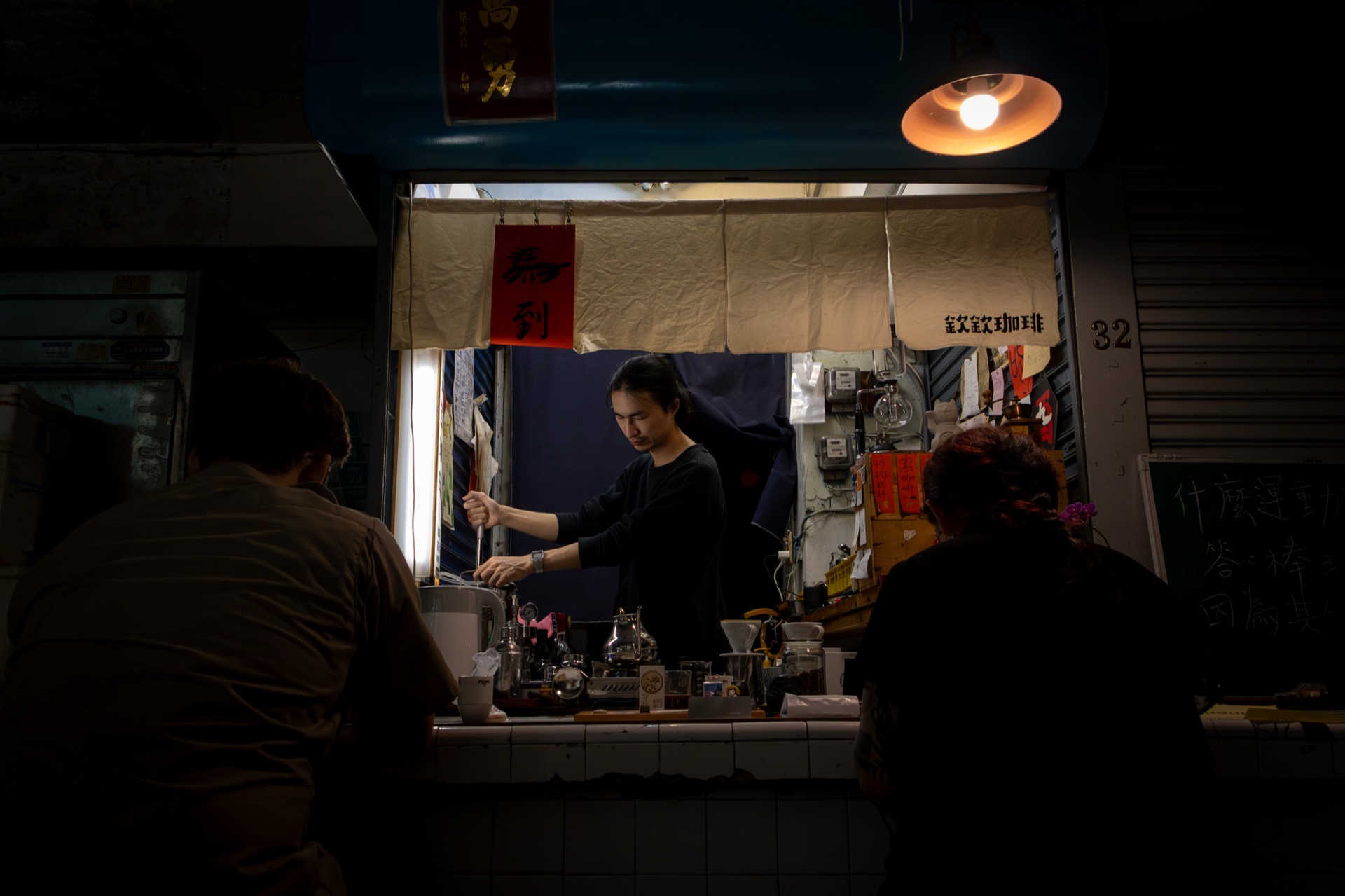 夜裡的店頭外觀