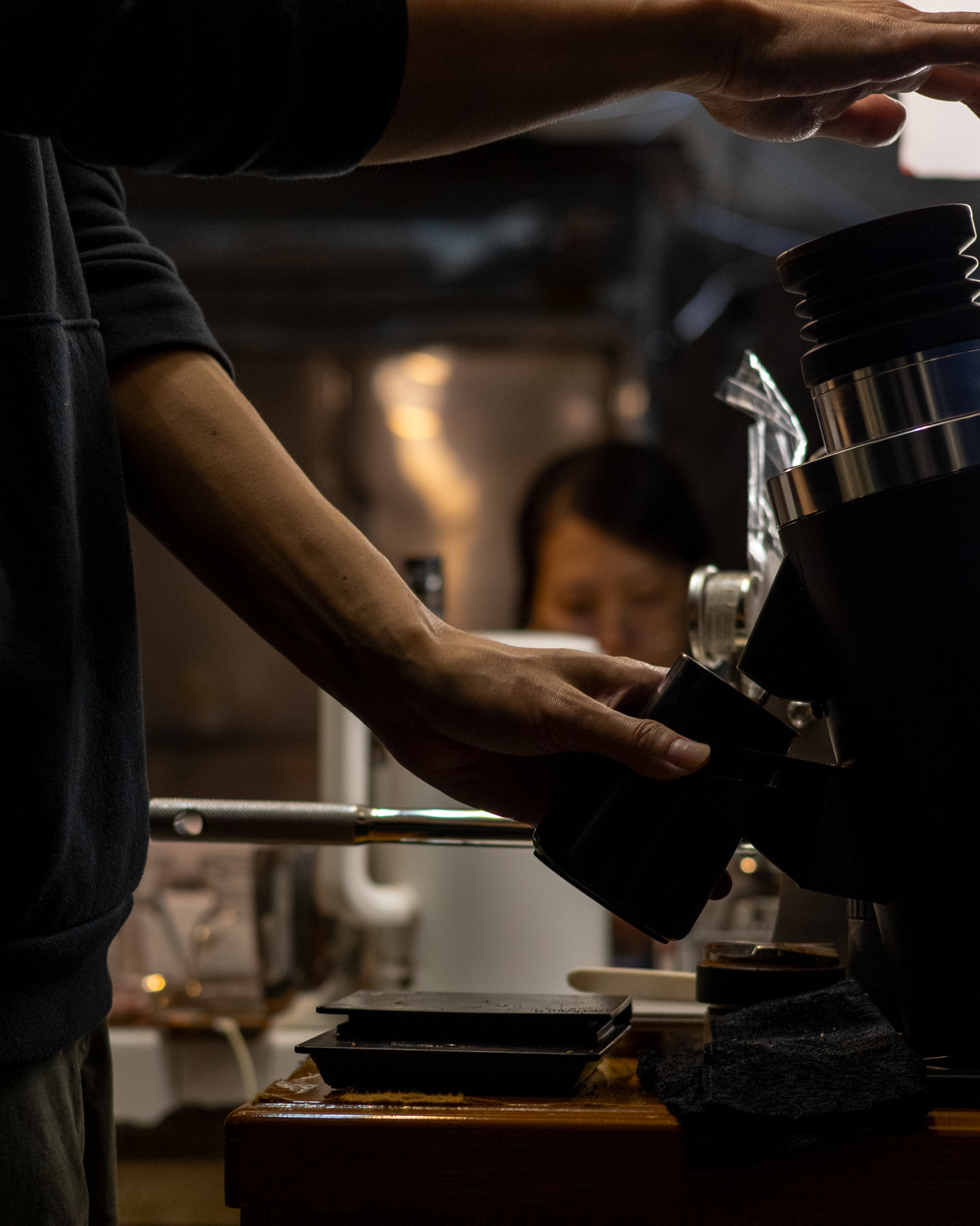 磨豆機接粉與吧台